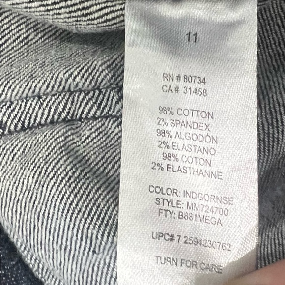 Miley Cyrus Max Azria Jean Shorts - Picture 4 of 8